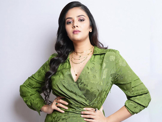 Sizzling Clicks Of Sreemukhi In Green